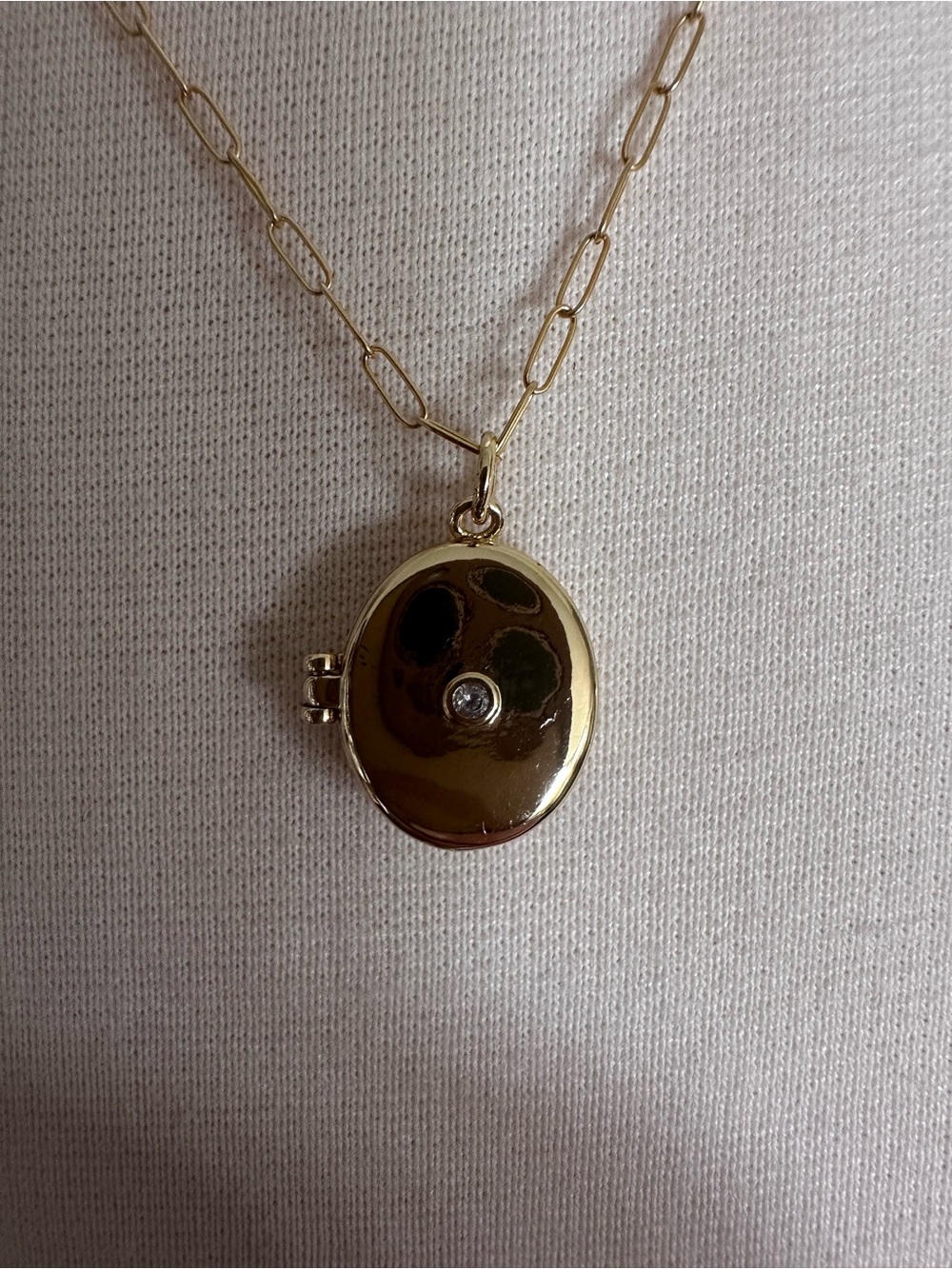 Electric Picks 14kt Gold Plated Oval Locket Necklace Dainty Paperclip 18" Chain - Picture 3 of 9